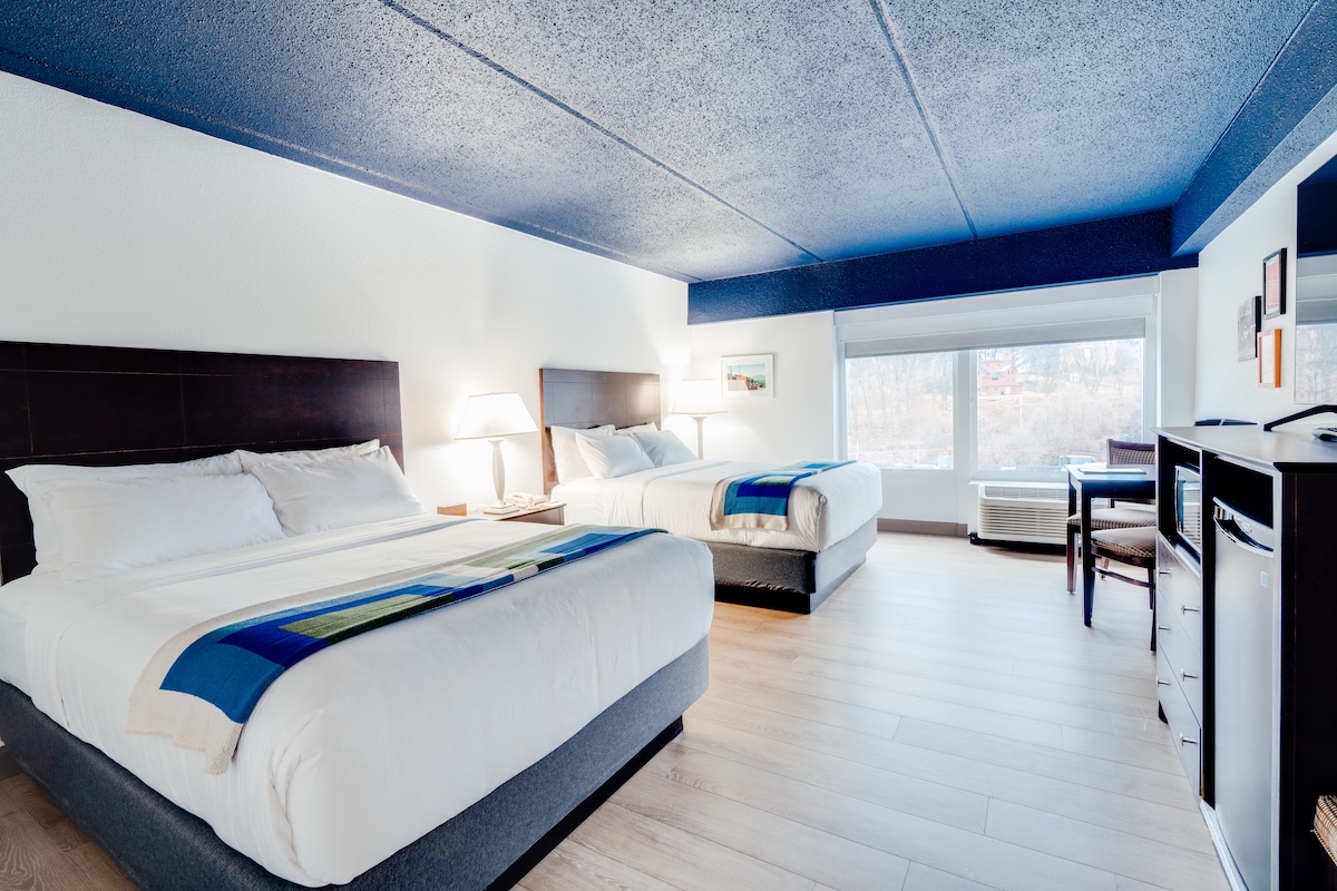 Hotel Downstreet Double Queen Room
